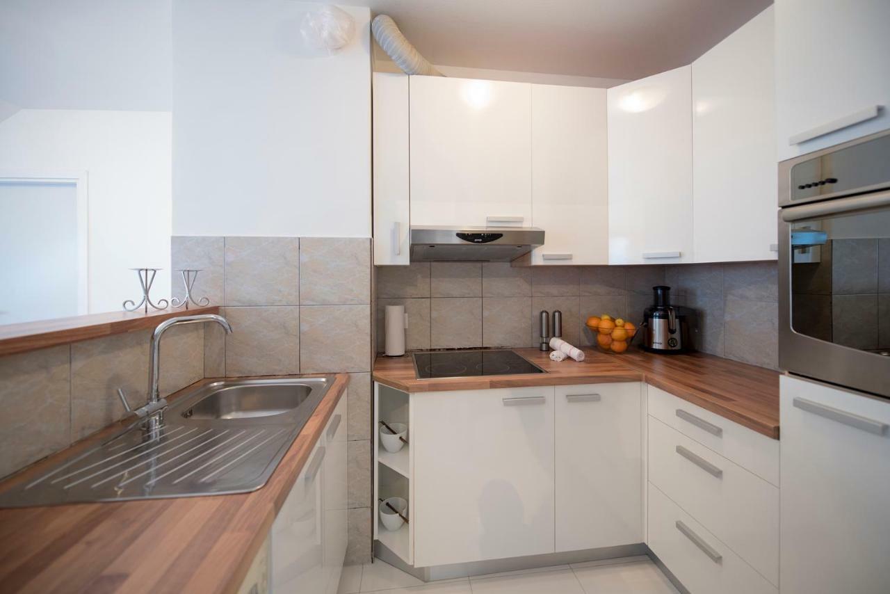 The Roof - Luxury Apartment Omis Exterior photo